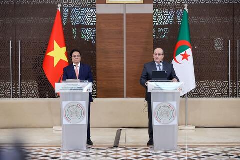 <a href="/thoi-su" title="Thời sự" rel="dofollow">Thời sự</a>