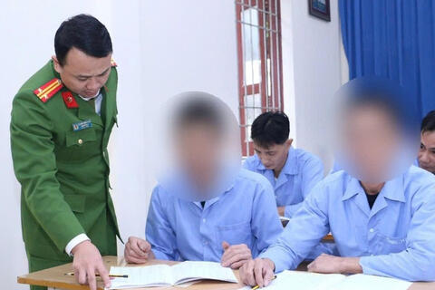 <a href="/giao-duc" title="Giáo dục" rel="dofollow">Giáo dục</a>