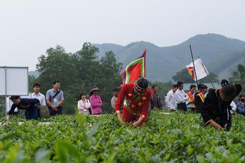 <a href="/kham-pha" title="Khám phá" rel="dofollow">Khám phá</a>