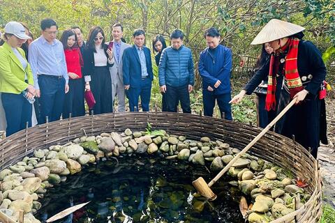 <a href="/kham-pha" title="Khám phá" rel="dofollow">Khám phá</a>