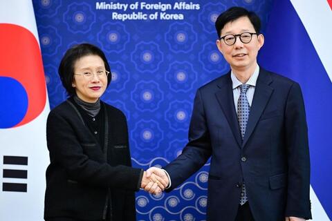 <a href="/thoi-su" title="Thời sự" rel="dofollow">Thời sự</a>