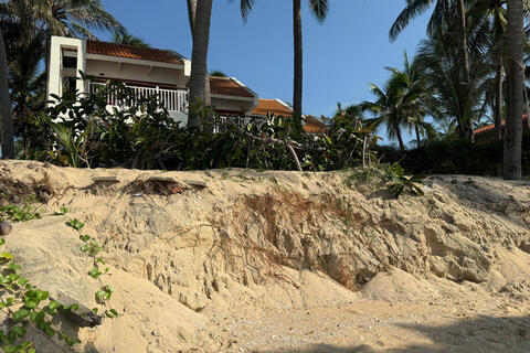 <a href="/thoi-su" title="Thời sự" rel="dofollow">Thời sự</a>