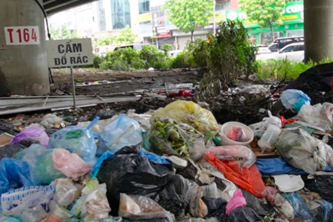 Kiểm tra, xử lý dứt điểm tình trạng đổ trộm rác trên Vành đai 2 và Vành đai 3