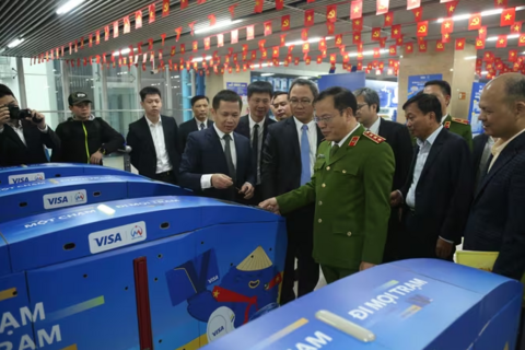 Từ 5-12, người dân đi tàu điện bằng định danh sinh trắc học, không tiền mặt