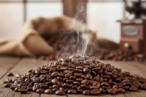 Giá cà phê hôm nay 6/12/2025: Đà phục hồi lan rộng trong và ngoài nước