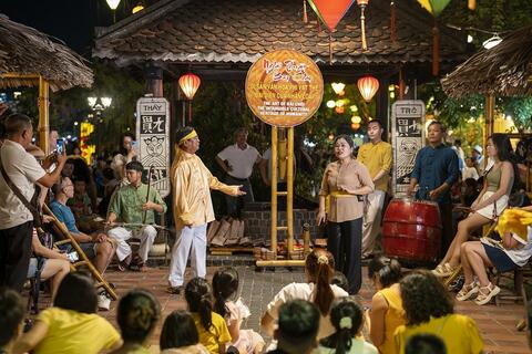 Bền bỉ giữ nhịp di sản Bài chòi nơi phố cổ