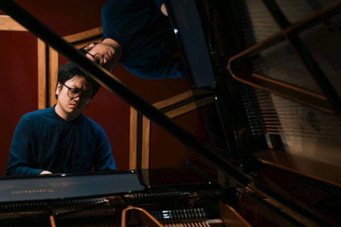 Hai nghệ sĩ piano Armen Babakhanian và Lưu Đức Anh kết hợp biểu diễn trong chương trình “Rezonans”