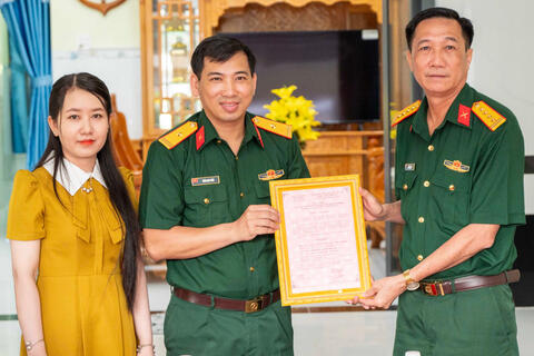 Bàn giao 'Nhà Đồng đội' cho quân nhân tại ngũ ở An Giang