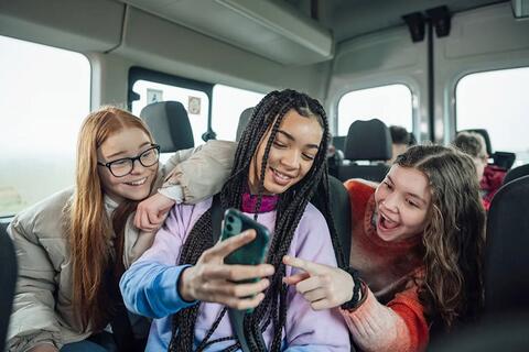 Australia cấm người dưới 16 tuổi dùng mạng xã hội: Mở đường cho mô hình quản lý mới