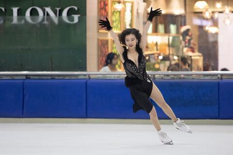 Gần 500 người tham gia Ngày hội Trượt băng Thế giới 2025 tại Việt Nam