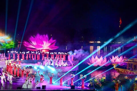 <a href="/kham-pha" title="Khám phá" rel="dofollow">Khám phá</a>