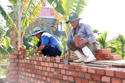 Viết tiếp câu chuyện nhân ái sau lũ dữ