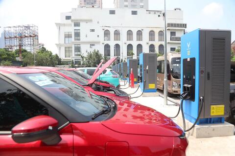 <a href="/thoi-su" title="Thời sự" rel="dofollow">Thời sự</a>