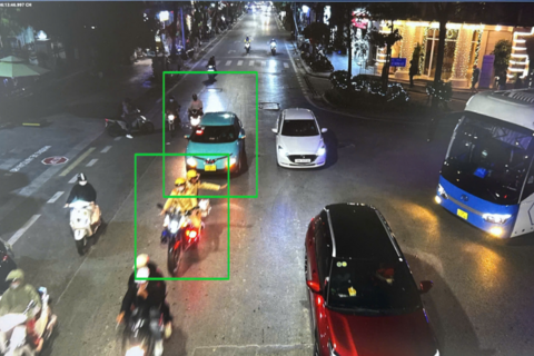 Camera AI hỗ trợ “làn xanh”, Cảnh sát giao thông mở đường đưa sản phụ đi cấp cứu an toàn