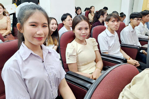 Trường Cao đẳng Huế tuyển sinh lưu học sinh Lào đạt hơn 100%