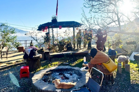 Tà Xùa: Check-in mái nhà gỗ giữa biển mây đại ngàn