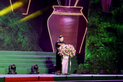 <a href="/kham-pha" title="Khám phá" rel="dofollow">Khám phá</a>