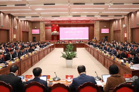 Phát huy vai trò đầu tàu, gương mẫu hiện thực hóa khát vọng phát triển Thủ đô