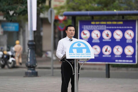 Ra quân lập lại trật tự vỉa hè, xử lý kinh doanh vận tải trái phép tại TPHCM