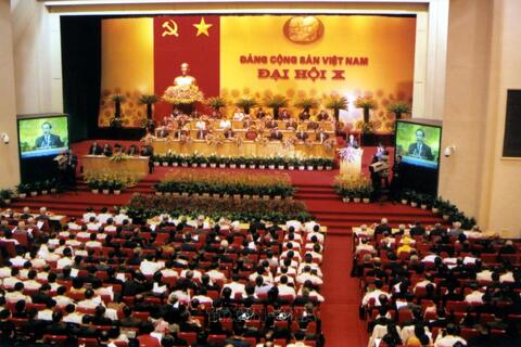 Đại hội đại biểu toàn quốc lần thứ X: Sớm đưa nước ta ra khỏi tình trạng kém phát triển