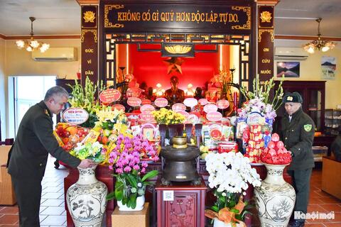 Viếng Bác trên đỉnh Vua - Điểm linh thiêng giữa núi rừng Ba Vì