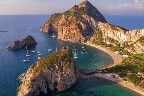 Hòn đảo thiên đường Palmarola, nơi thời gian chậm lại