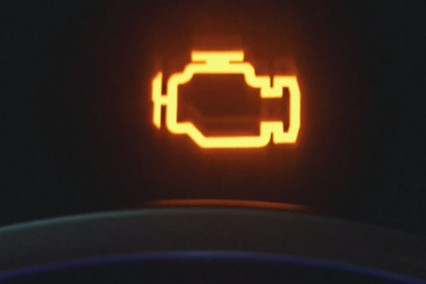 Xe của bạn có thể đang gửi tín hiệu cảnh báo khác ngoài đèn báo động cơ