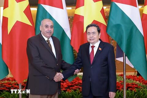 <a href="/thoi-su" title="Thời sự" rel="dofollow">Thời sự</a>