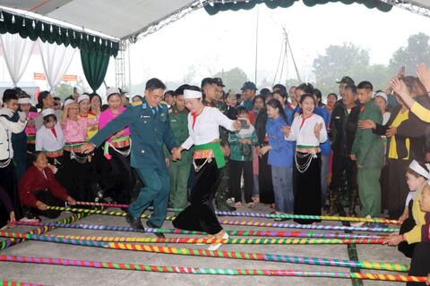 Tết ấm tình đoàn kết quân dân ở Trần Phú