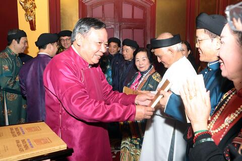 Thả cá chép, dựng cây nêu và tái hiện nhiều nghi lễ cung đình tại Hoàng thành Thăng Long