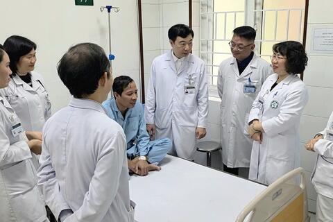 Cứu sống bệnh nhân viêm màng não nặng, giành lại ánh sáng từ bờ vực mù lòa