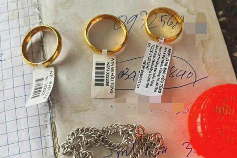 <a href="/thoi-su" title="Thời sự" rel="dofollow">Thời sự</a>