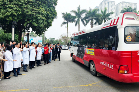 Chuyến xe nghĩa tình đưa bệnh nhân về quê ăn Tết