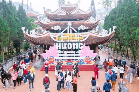 <a href="/kham-pha" title="Khám phá" rel="dofollow">Khám phá</a>