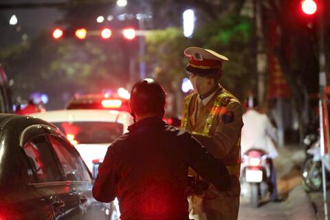 Hà Nội: Phát hiện tài xế vi phạm nồng độ cồn gần gấp đôi mức cao nhất