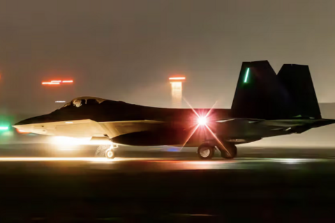 Mỹ điều chuyển hơn 150 máy bay đến châu Âu và Trung Đông