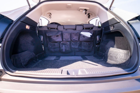 Vì sao nước lại tích tụ trong cốp xe của bạn?