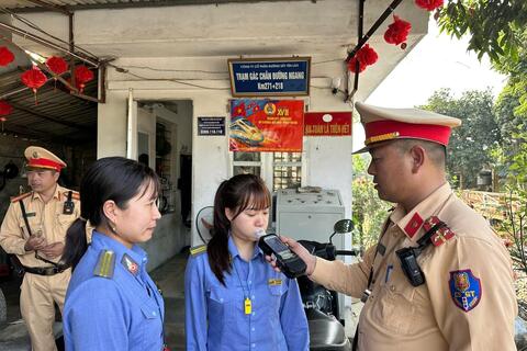 <a href="/thoi-su" title="Thời sự" rel="dofollow">Thời sự</a>