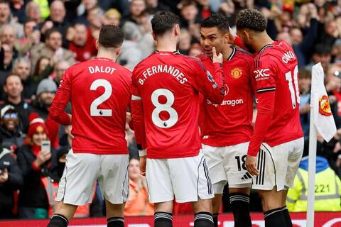 Casemiro tỏa sáng, cổ động viên Manchester United kêu gọi anh ở lại