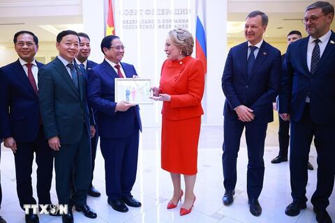 <a href="/thoi-su" title="Thời sự" rel="dofollow">Thời sự</a>