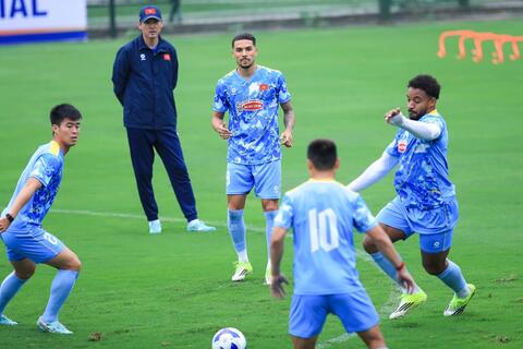 Chờ màn ra mắt của Đỗ Hoàng Hên