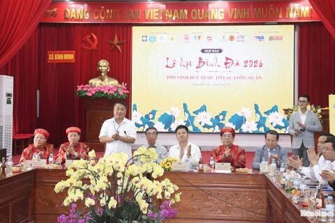 <a href="/kham-pha" title="Khám phá" rel="dofollow">Khám phá</a>