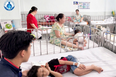 Dịch tay chân miệng bùng phát, bệnh viện TP HCM sẵn sàng tình huống quá tải