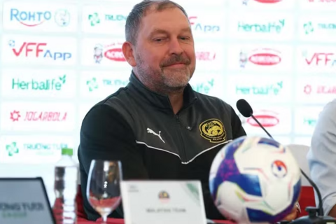 HLV Malaysia nhận tin sốc sau trận thua tuyển Việt Nam