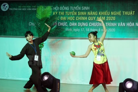 <a href="/giao-duc" title="Giáo dục" rel="dofollow">Giáo dục</a>