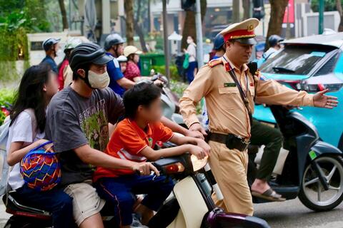 <a href="/thoi-su" title="Thời sự" rel="dofollow">Thời sự</a>