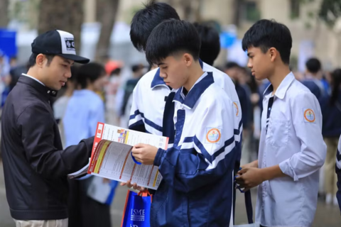 <a href="/giao-duc" title="Giáo dục" rel="dofollow">Giáo dục</a>