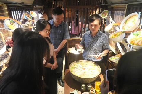 Một ngày làm “người xưa”: hành trình trải nghiệm văn hóa giữa lòng Ba Đình