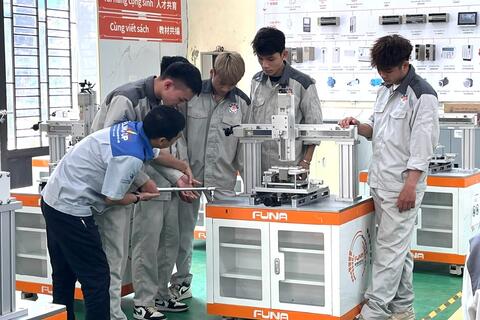 <a href="/giao-duc" title="Giáo dục" rel="dofollow">Giáo dục</a>