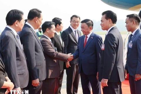 Thường trực Ban Bí thư Trần Cẩm Tú đến thủ đô Viêng Chăn, bắt đầu thăm chính thức Lào